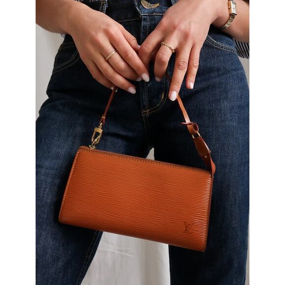 Repair Required: Louis Vuitton EPI Pochette Cognac Brown Shoulder Bag Clutch - Picture 1 of 14